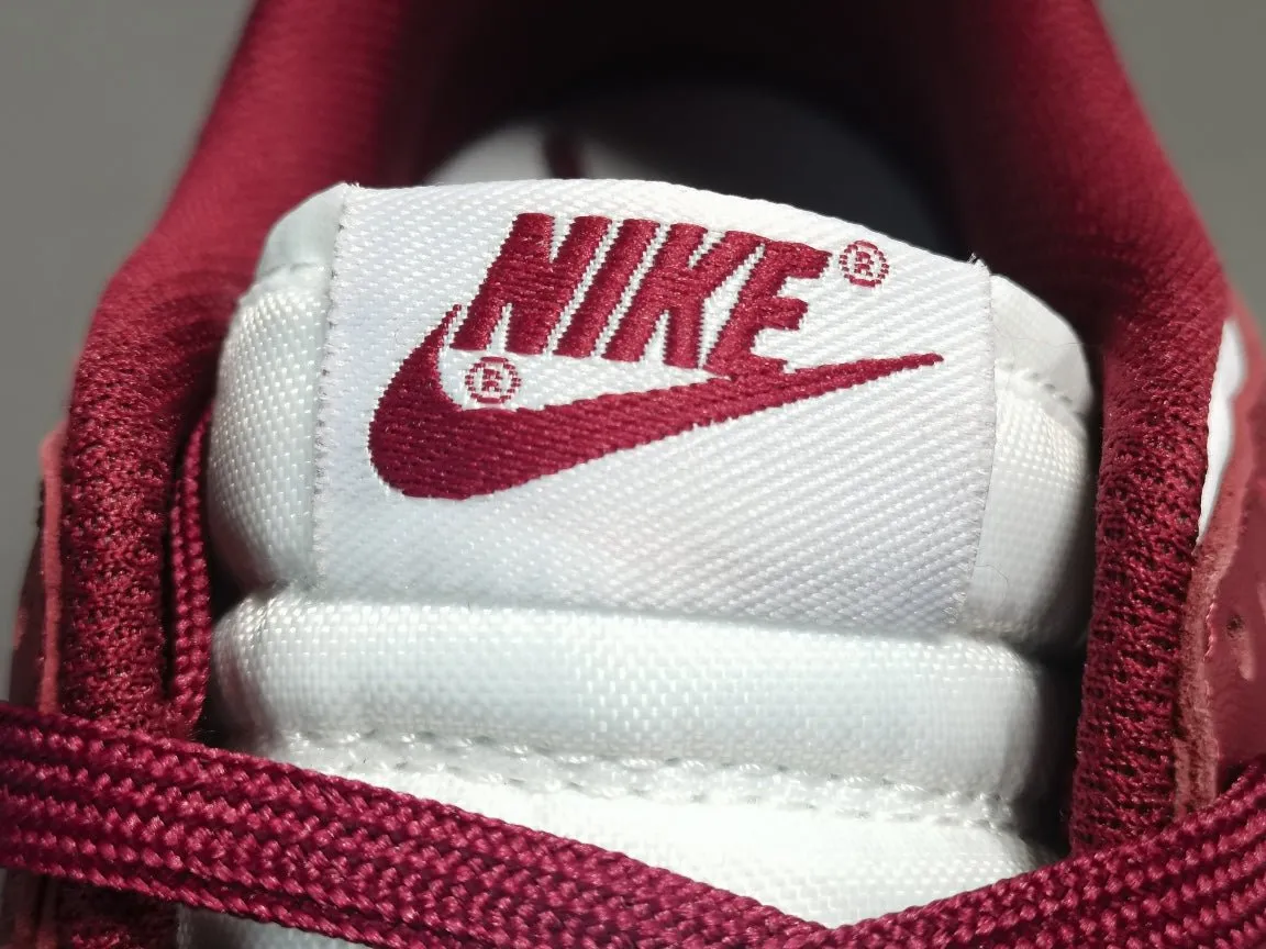 BORDEAUX DUNK x Sustainable NIKE Flexible