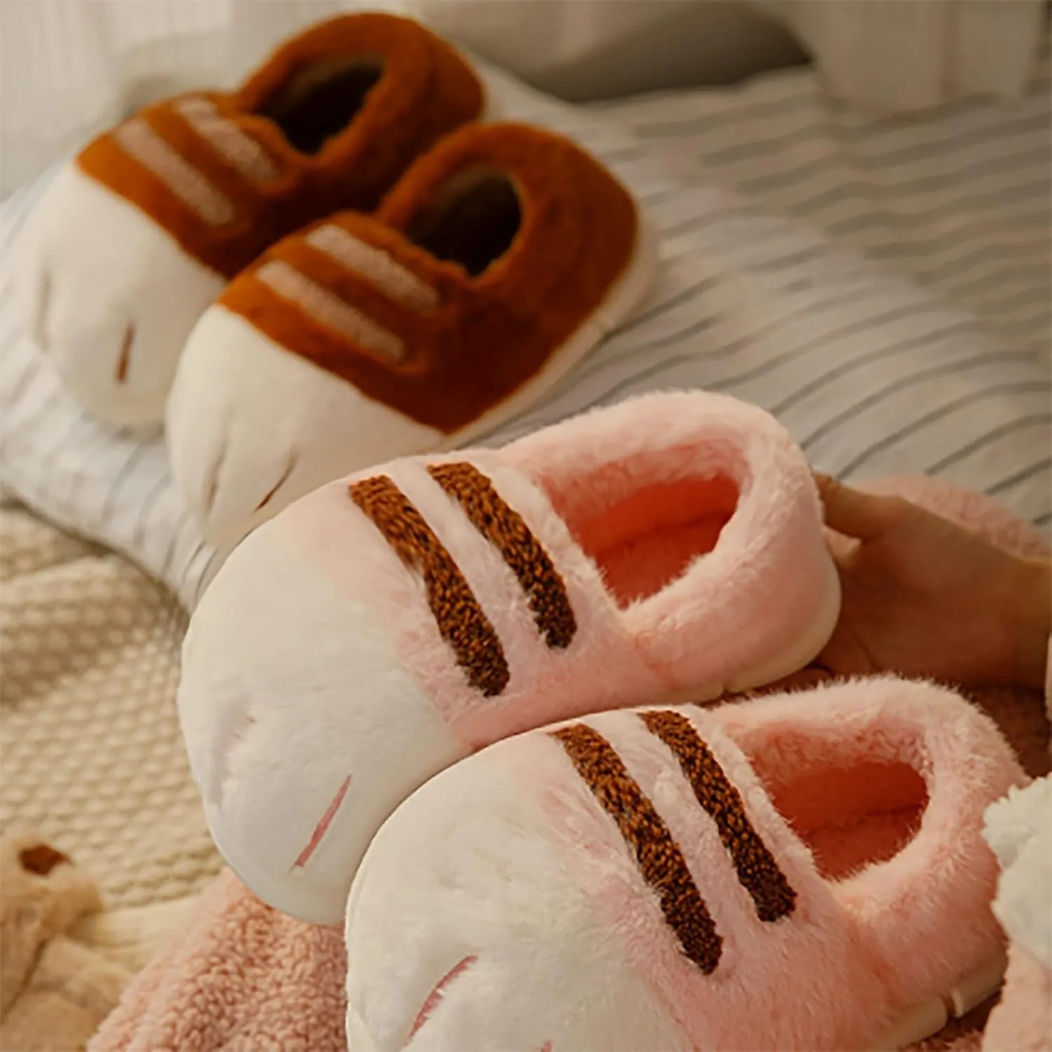 Cat Paw Slippers for Women Cute Funny 3D Cat Paw Cartoon Closed Back Slipper Fluffy Warm Furry Bedroom House Shoes