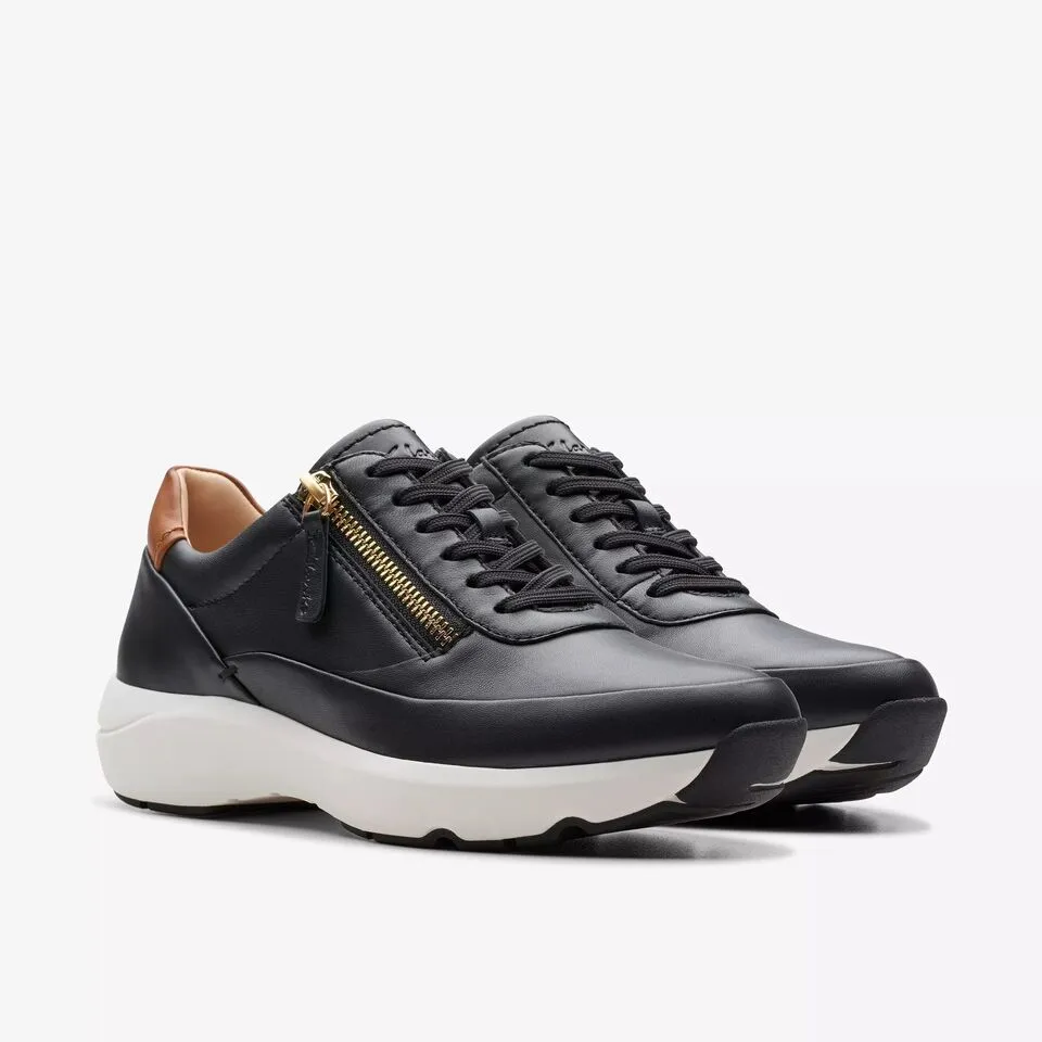 Clarks Women's Tivoli Zip Black Leather
