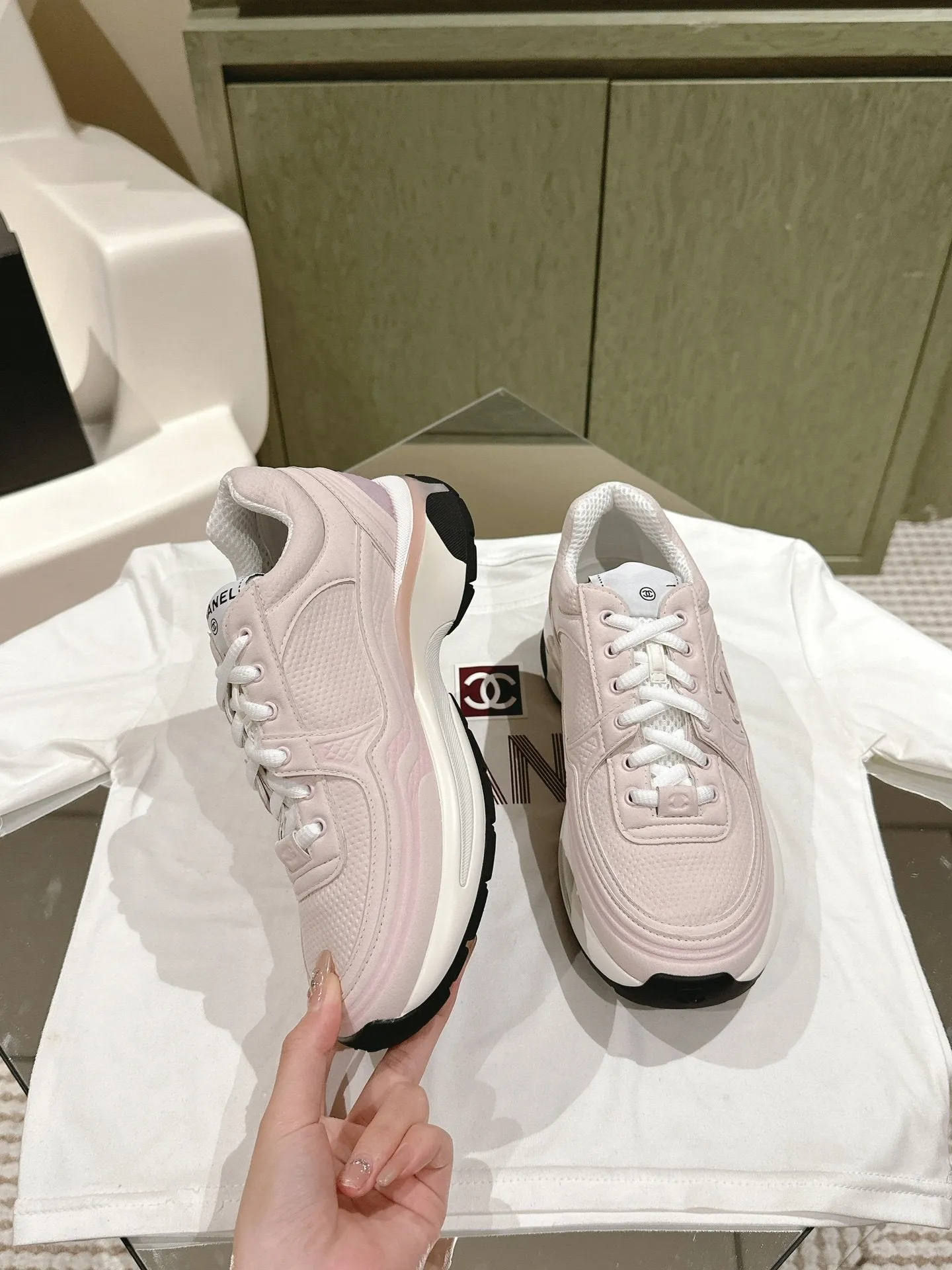 Flexible customer care Monumental discount light trainer pink CHANEL fabric