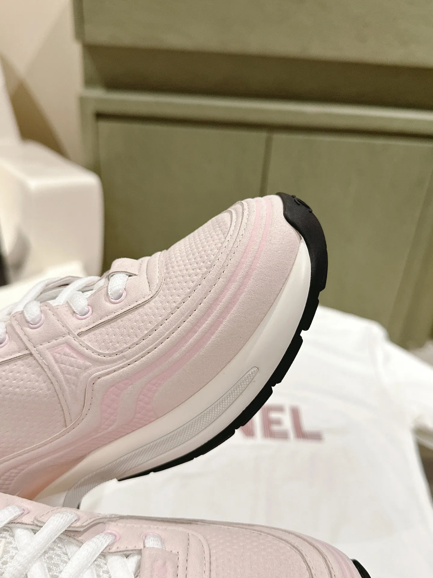 Flexible customer care Monumental discount light trainer pink CHANEL fabric