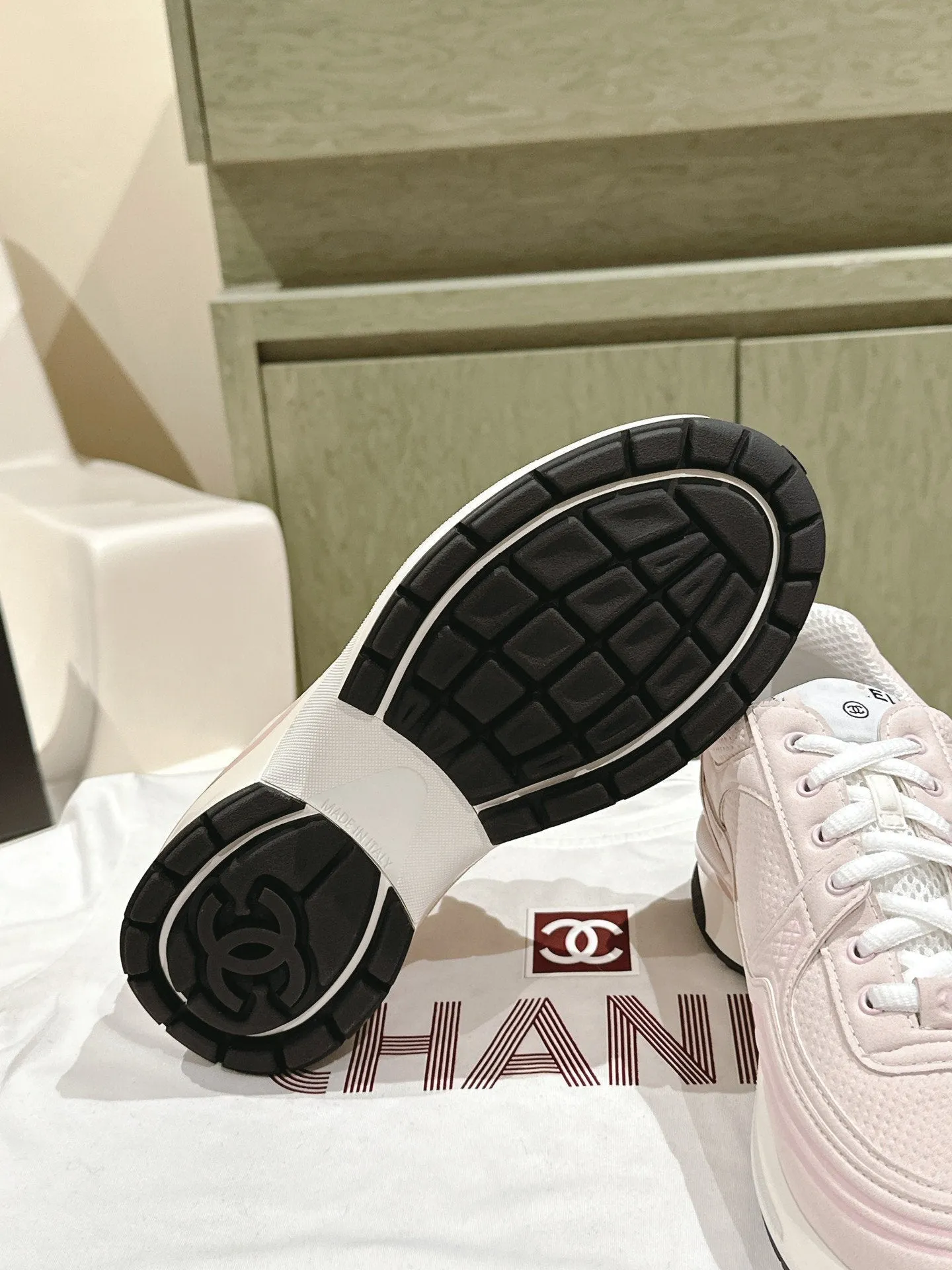 Flexible customer care Monumental discount light trainer pink CHANEL fabric