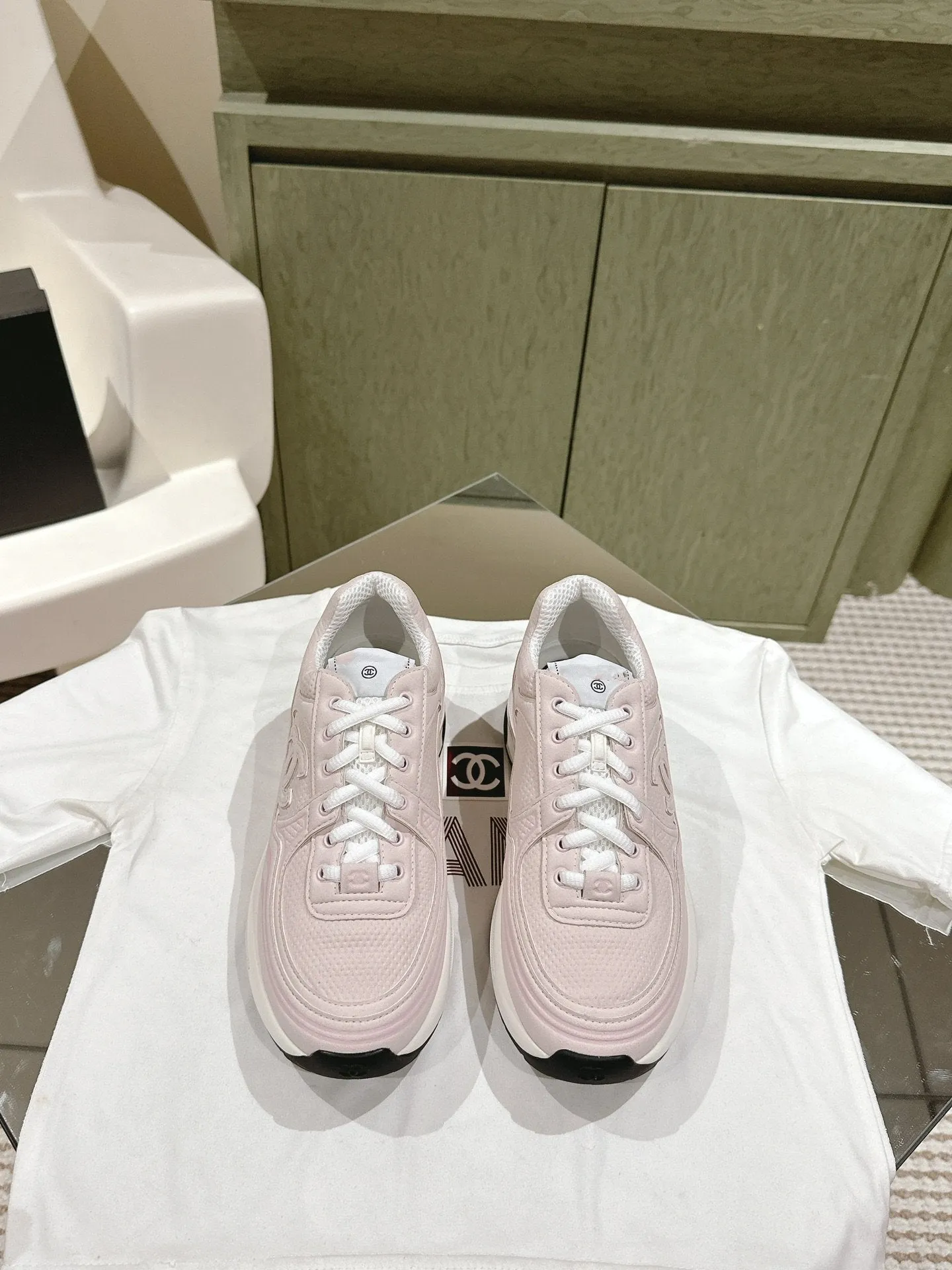 Flexible customer care Monumental discount light trainer pink CHANEL fabric