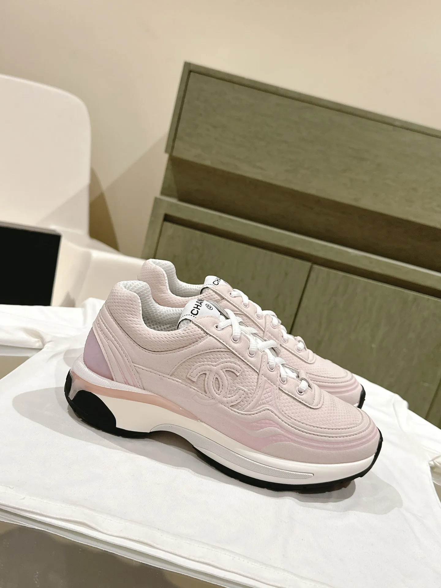 Flexible customer care Monumental discount light trainer pink CHANEL fabric