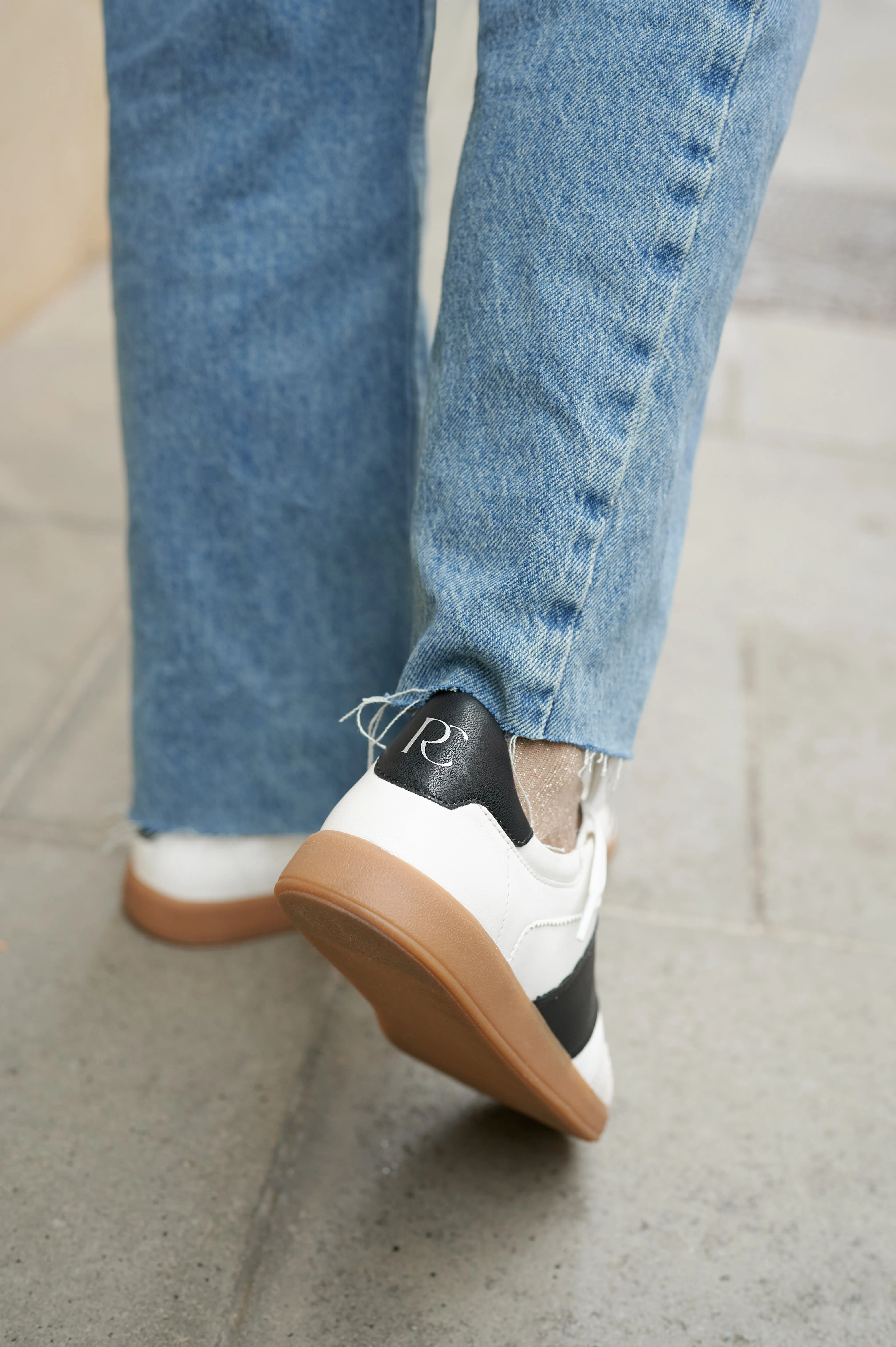 GRISEL-01 White Black