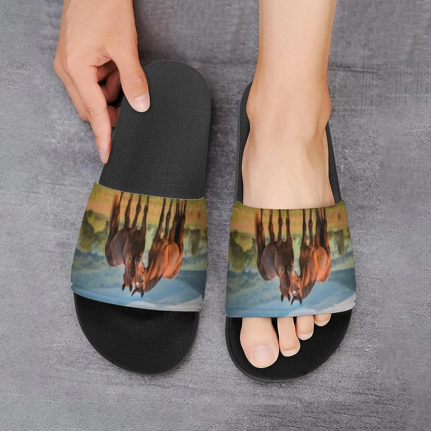 Horses Mountain Field Slippers Shower Slipper In-Door Slipper Quick Drying Non-Slip Bathroom Pool Woman Man PVC