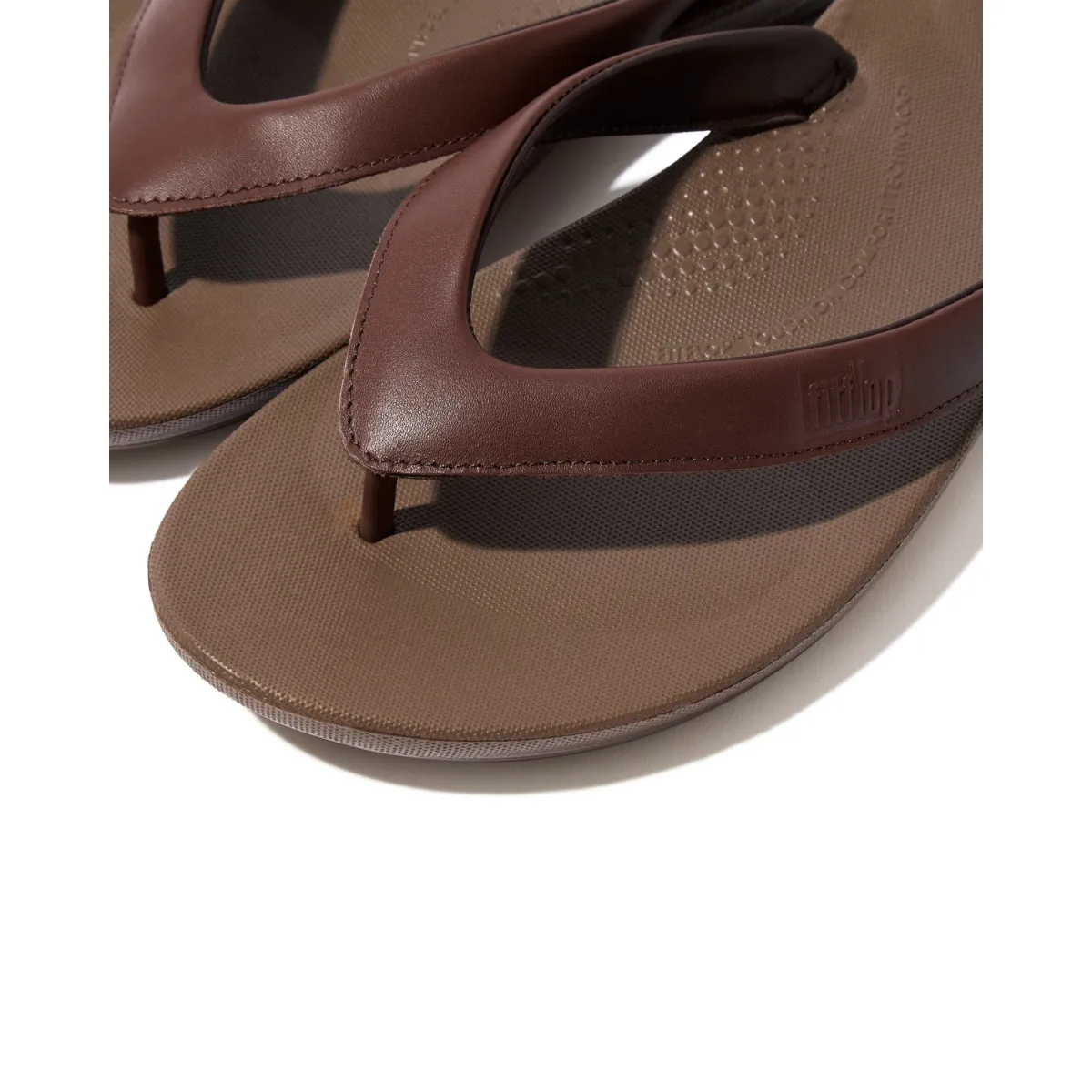 IQUSHION Ergonomic Leather Flip-Flops