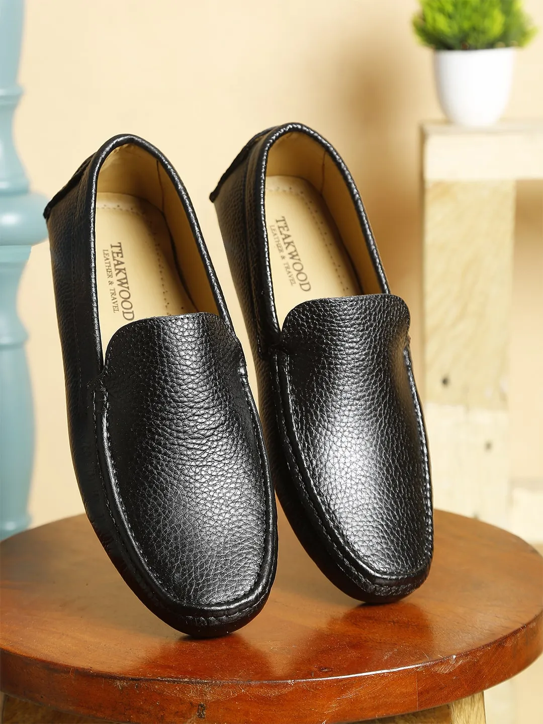 Men Black Solid Genuine Leather Loafers