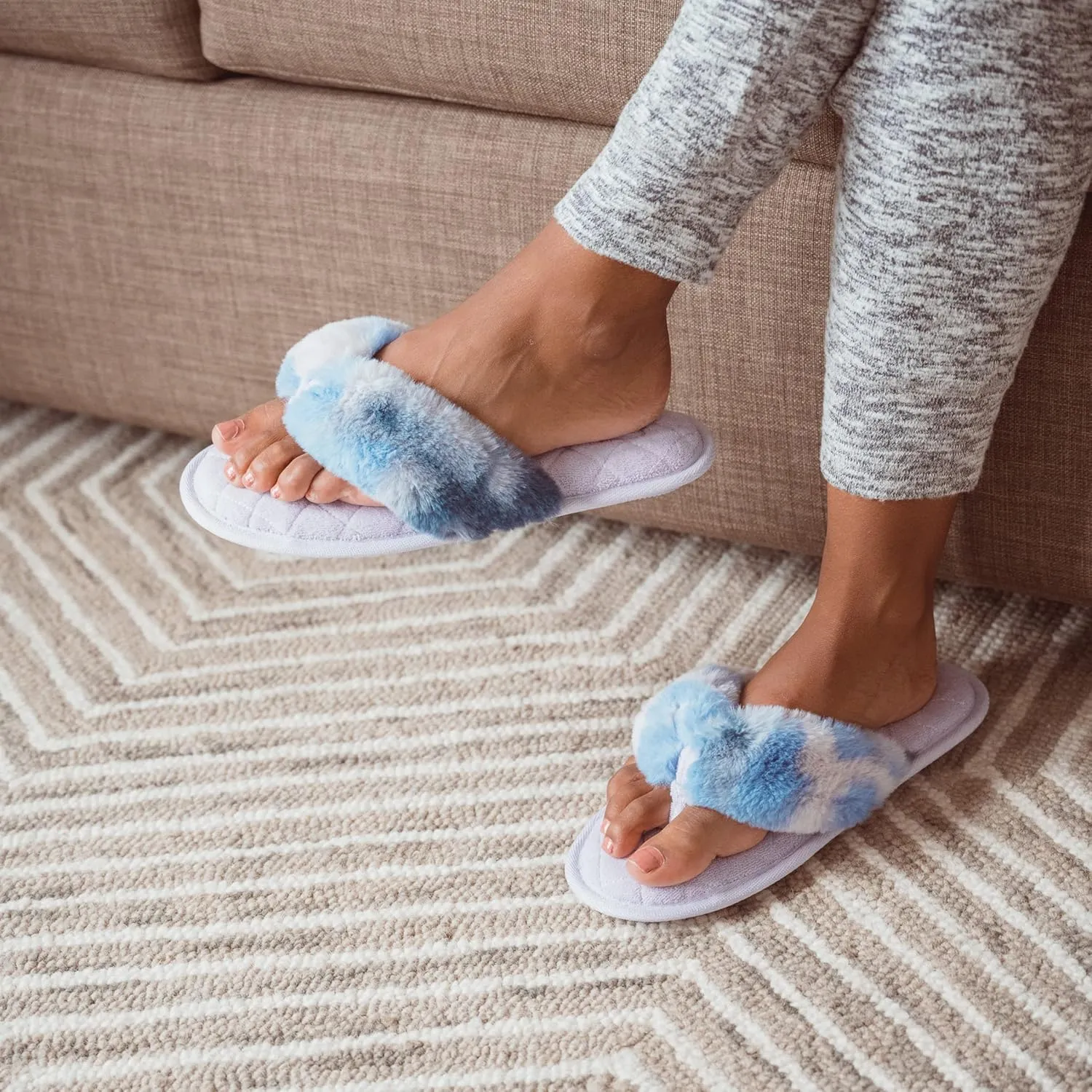 MUK LUKS Women's Maren Thong Slipper