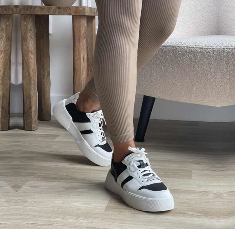 oval-white-&-black