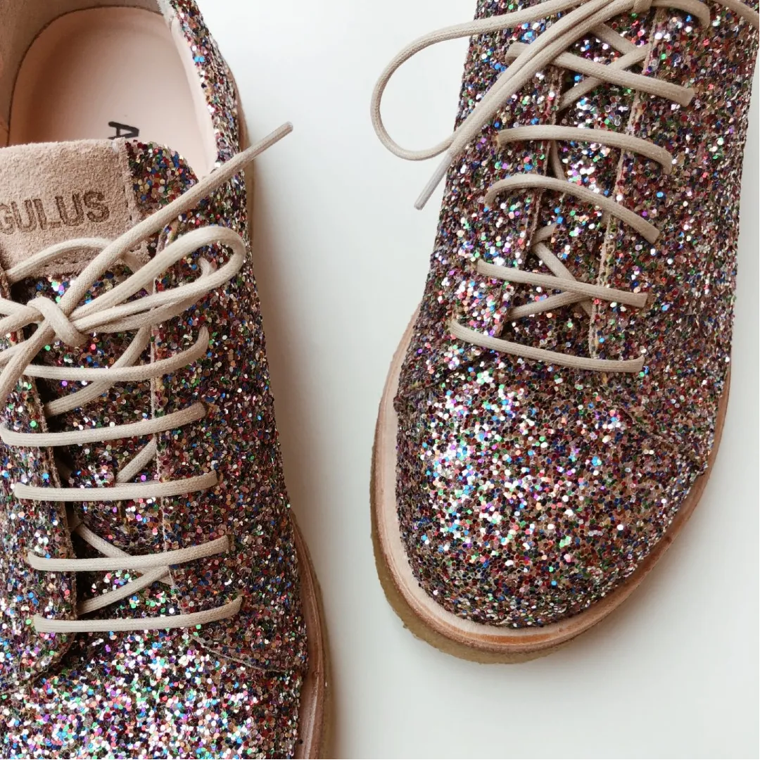 Sneaker mit Glitzer und Plateausohle