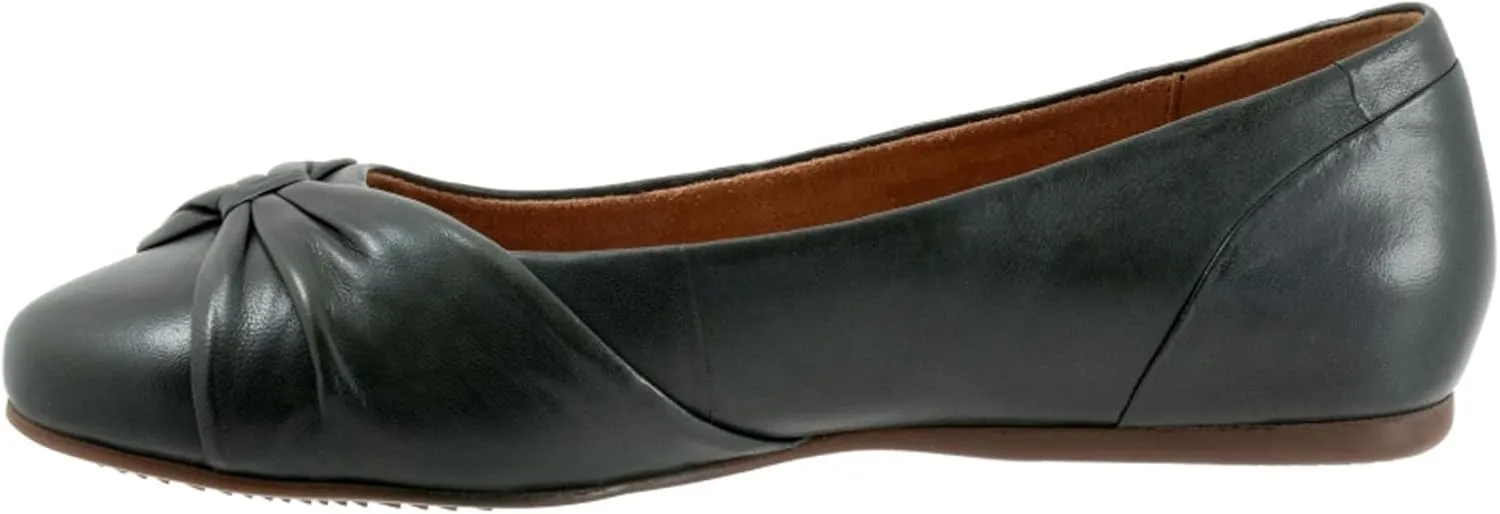 SoftWalk Women's Sofia Loafer Flat