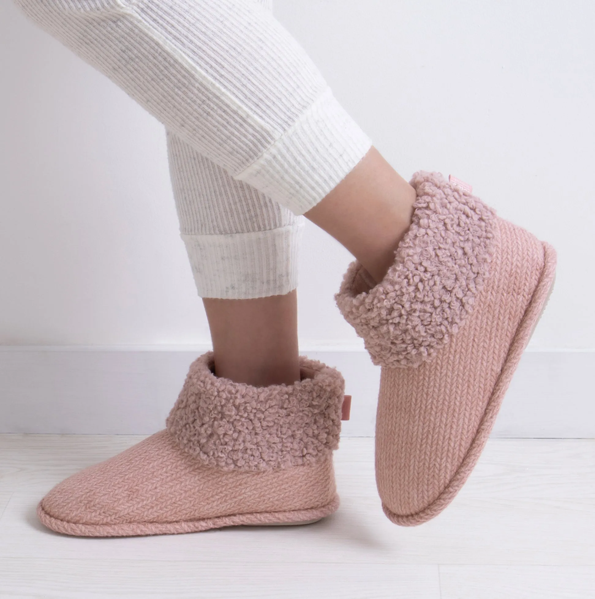 Totes Isotoner CABLE Womens Boot Slippers Pink